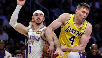 模拟器试玩-当年心气极高的年轻人，为什么如今在湖人连垃圾时间都打不明白？