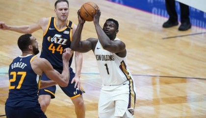 APP下载-鹈鹕找准前进新方向，锡安带球队众将猛练“内”功