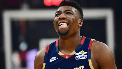 APP下载-哈登：拖布总是准备充分 他不上场的时候还会做额外的体能训练