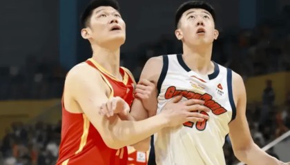 Kaiyun Sports-胡金秋出战28分钟，投篮10中6、罚球5中4得到16分10篮板